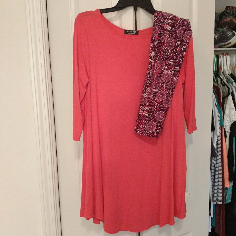 LuLaRoe leggings with Tunic top